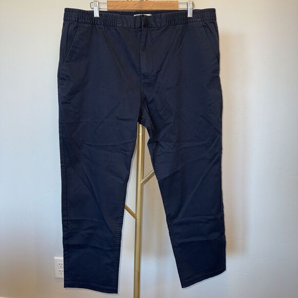 🎈Amazon Men's Tapered Fit Elasticated Waist Chino Pant, Navy, XL 28” Inseam, New - Picture 1 of 10